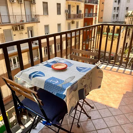 Maman Suite, Center Near Molo Beverello Holiday home Naples