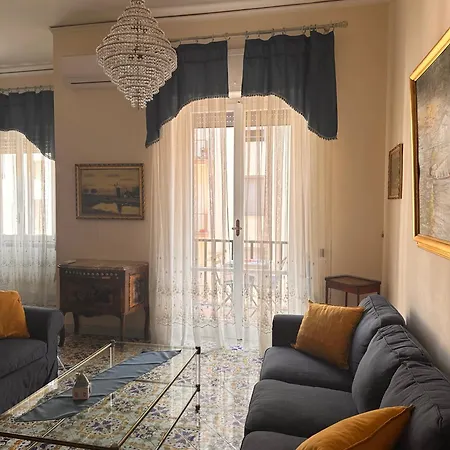 Maman Suite, Center Near Molo Beverello Holiday home